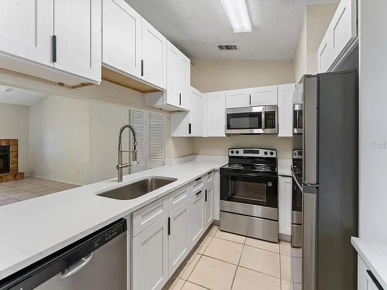 918 Otto Villa Pl #9 — Photo 3