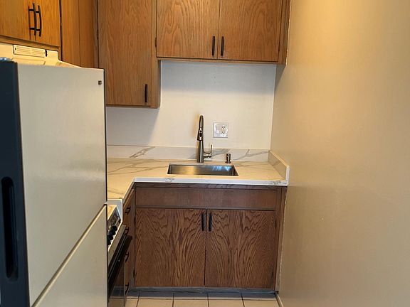 3rd image of 3476 Sacramento St #402