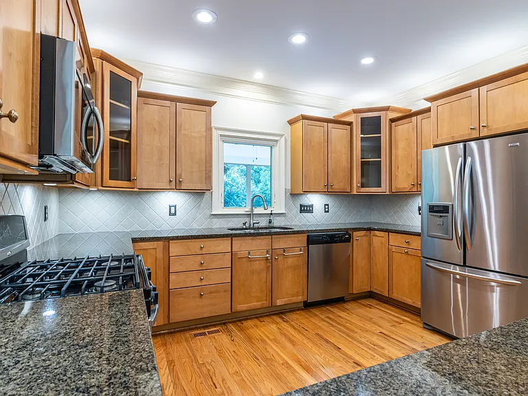 1040 Boulevard Dr NE — Photo 15