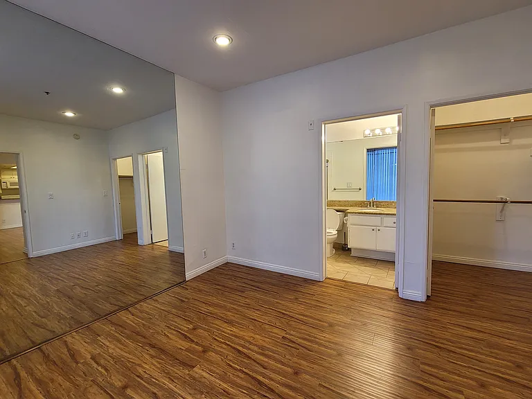 525 S Berendo St #104 — Photo 17