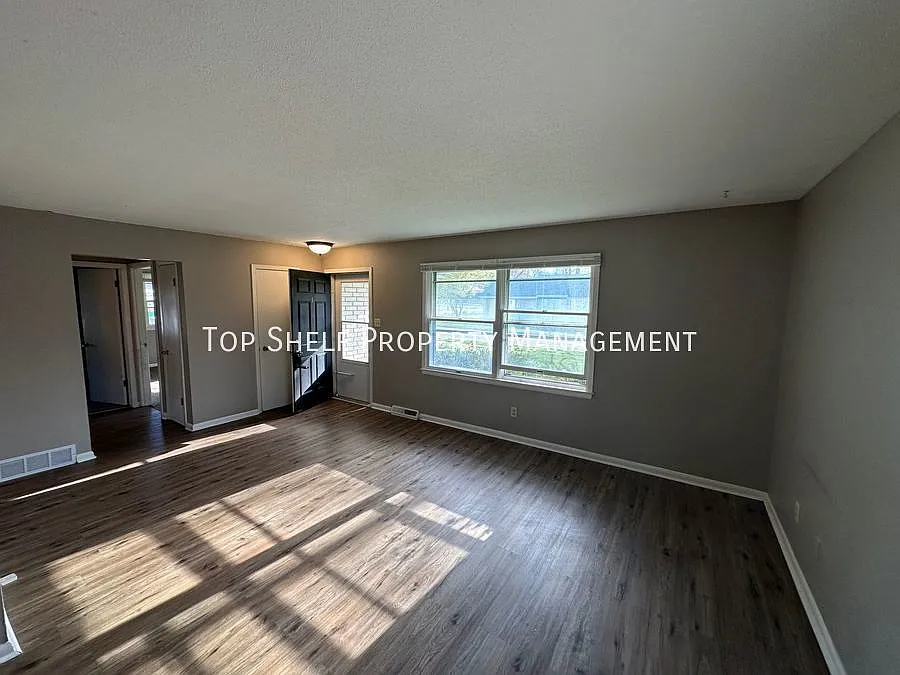 Building Photo - 3810 SW 12th St #2