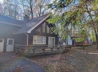 5164 Cresco Dr, Pocono Lake, PA 18347