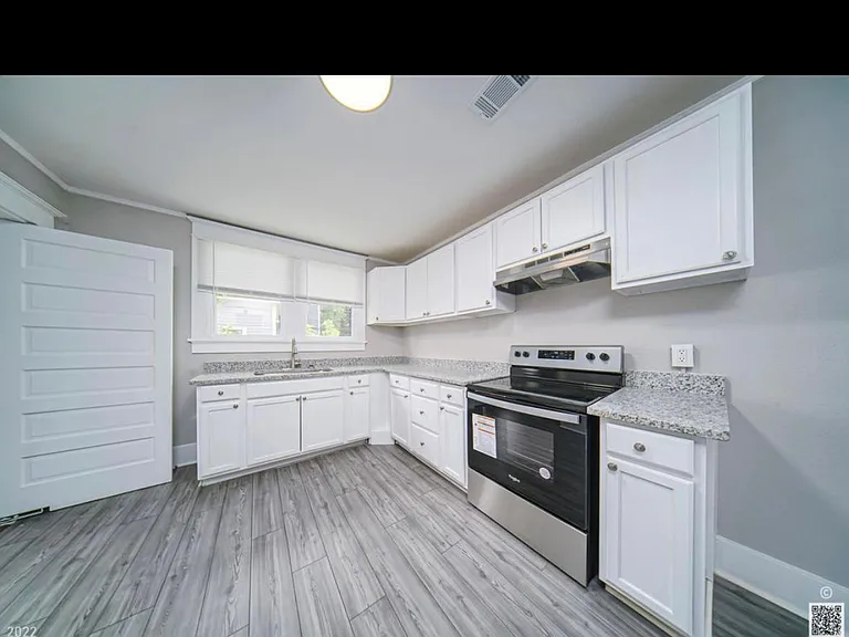 220 Ellis St — Photo 10