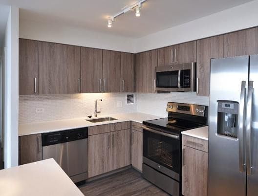 2nd image of 901-905 S Ashland Ave #2301