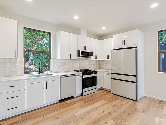 4th image of 14019 Ashworth Avenue N