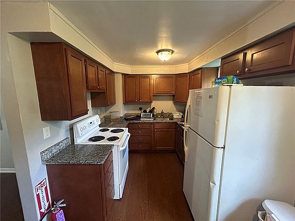 4th image of 210 Erhardt Dr