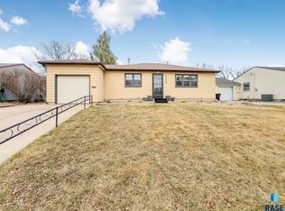 3008 E Claudette Dr, Sioux Falls, SD 57103