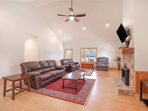3rd image of 303 N Norris Dr