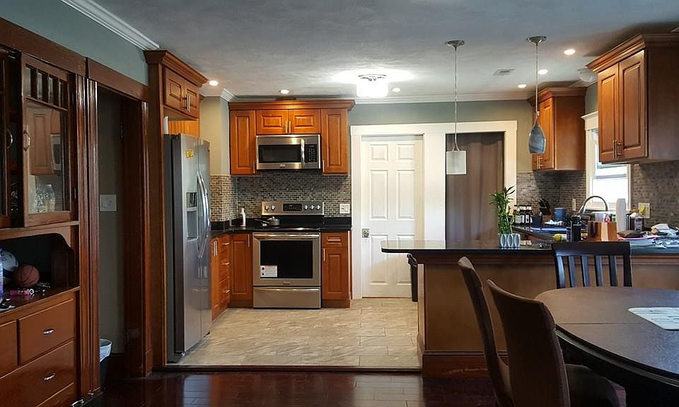 2nd image of 164 Elliot Ave #2