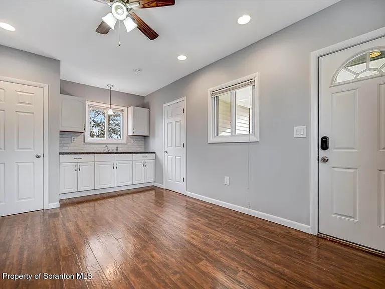 2725 Cedar Ave — Photo 27
