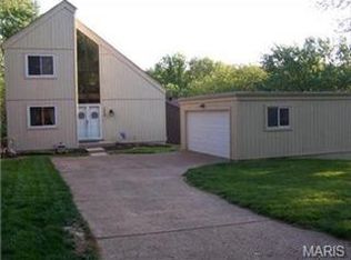 1604 Country Hill Ln, Ballwin, MO
