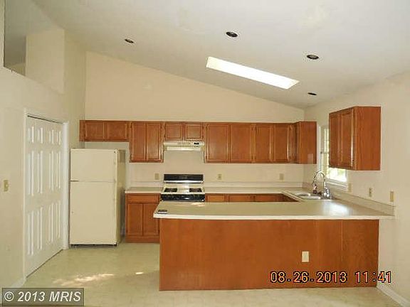 5th image of 10807 Seven Oaks Ct