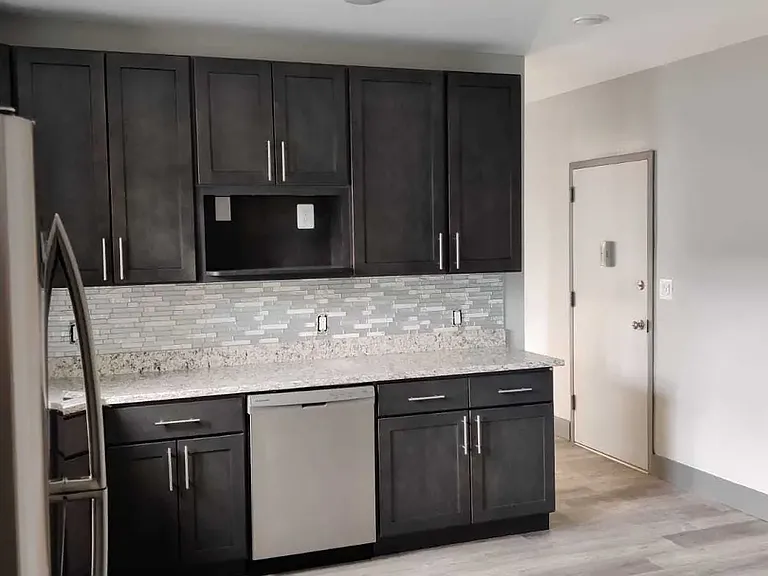 New Park Apartments — Photo 4