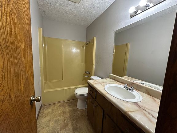 4th image of 710 E O St #1-5