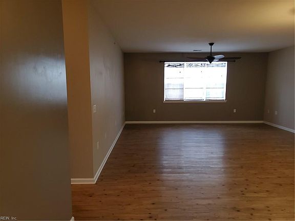 3rd image of 920 Southmoor Dr Unit 104