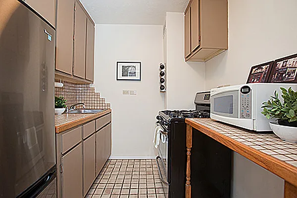 Sold by R New York | media 6