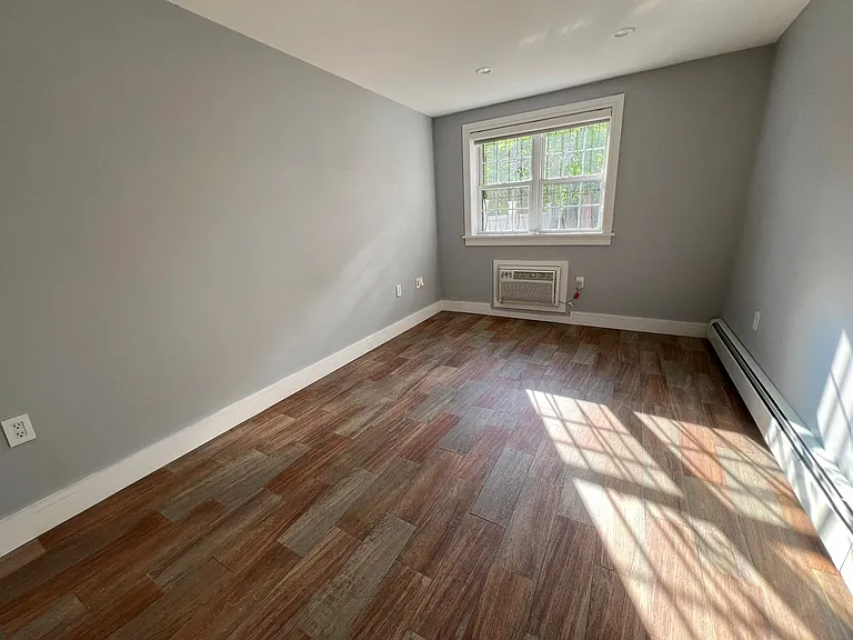 20-10 Hazen St #1 — Photo 9
