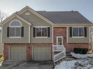 9907 W 51st St, Merriam, KS 66203