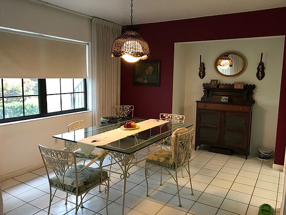 3rd image of 910 E Causeway Blvd #17