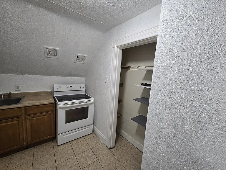 12 Gladstone St #4 — Photo 10