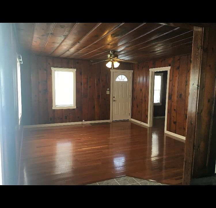 2nd image of 5745 NE Detroit Ave