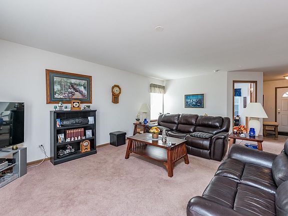 4th image of 722 Kennedy Dr