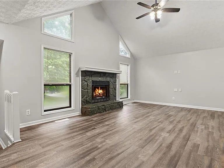 1095 Mountain Springs Dr NW — Photo 5
