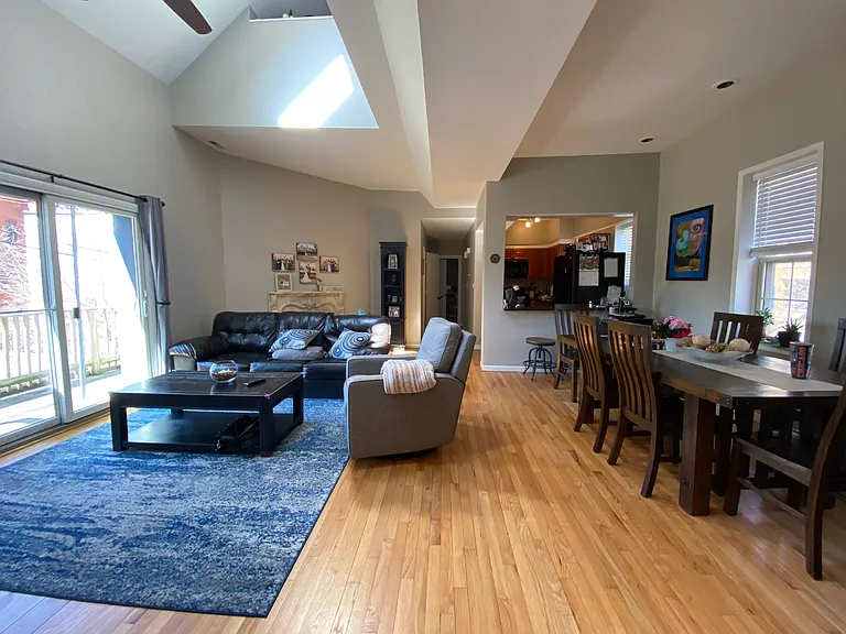 1320 N Hoyne Ave #2 — Photo 4