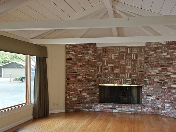 3rd image of 445 Harrington Ct