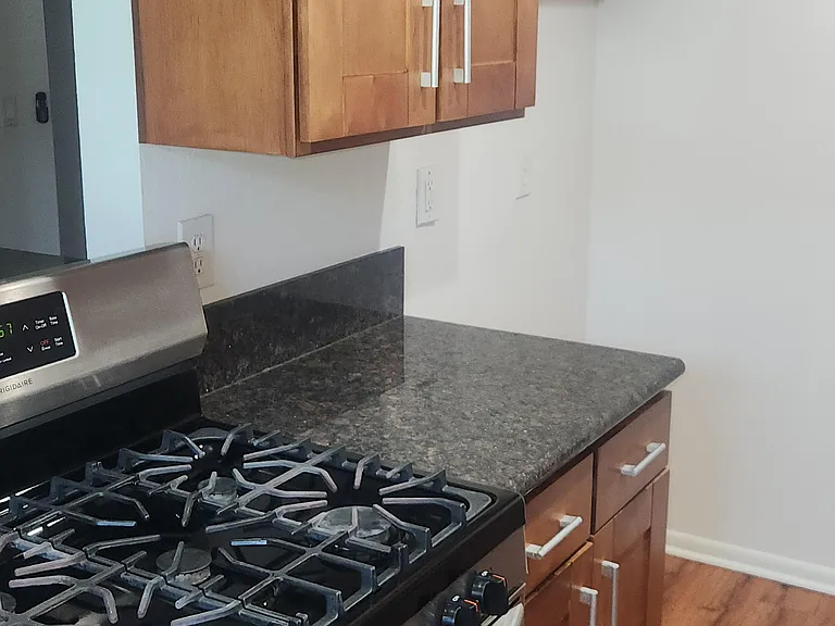 Sherman Pines Apartments — Photo 39