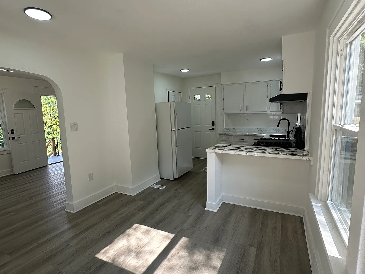 2 bed, 880 sqft, $1,400 — Photo 4