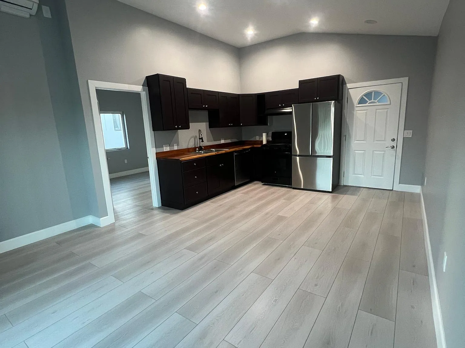 1 bed, 749 sqft, $3,100 — Photo 2