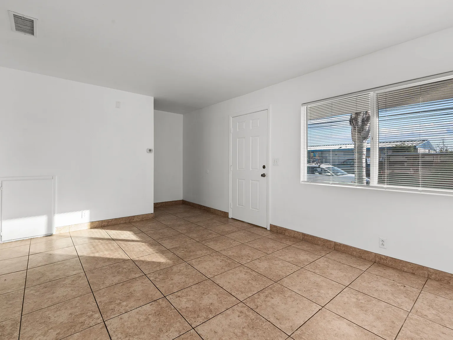 2 bed, 2.0 bath, 782 sqft, $2,390 — Photo 2