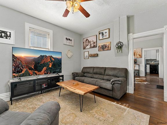 4th image of 806 E 21st St
