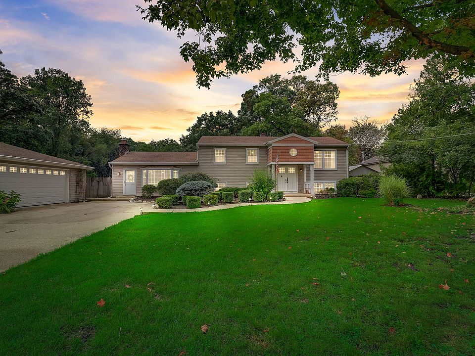 1st image of 36568 N Westmoor Ave