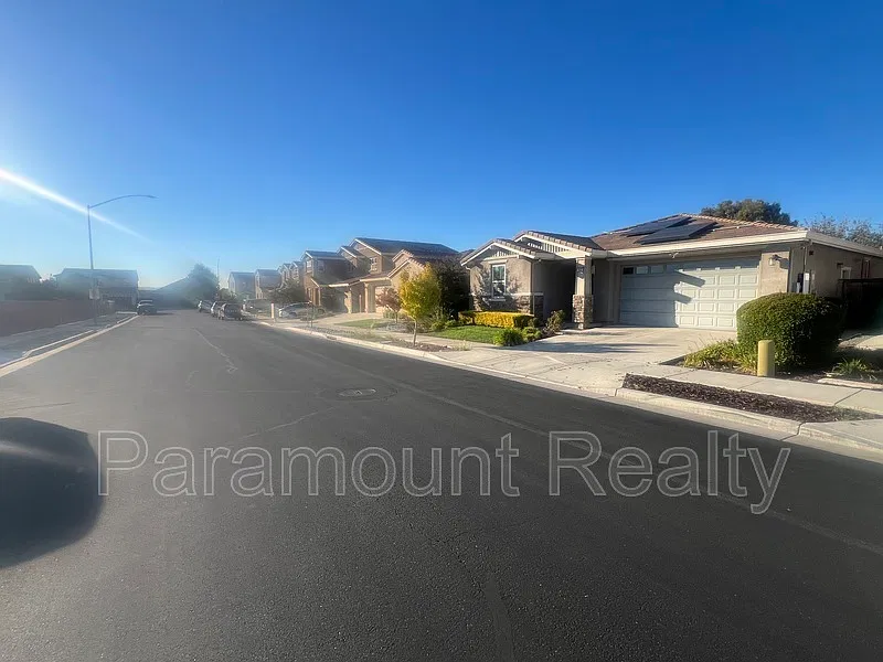 3 bed, 2.5 bath, 2000 sqft, $2,900 — Photo 3