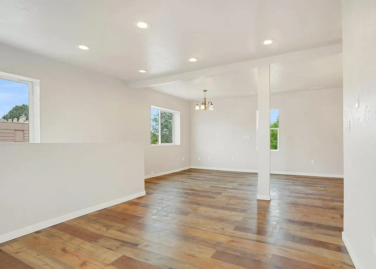 2 bed, 920 sqft, $1,250 — Photo 2