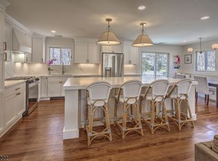 29 Cora Ln, Chester, NJ 07930