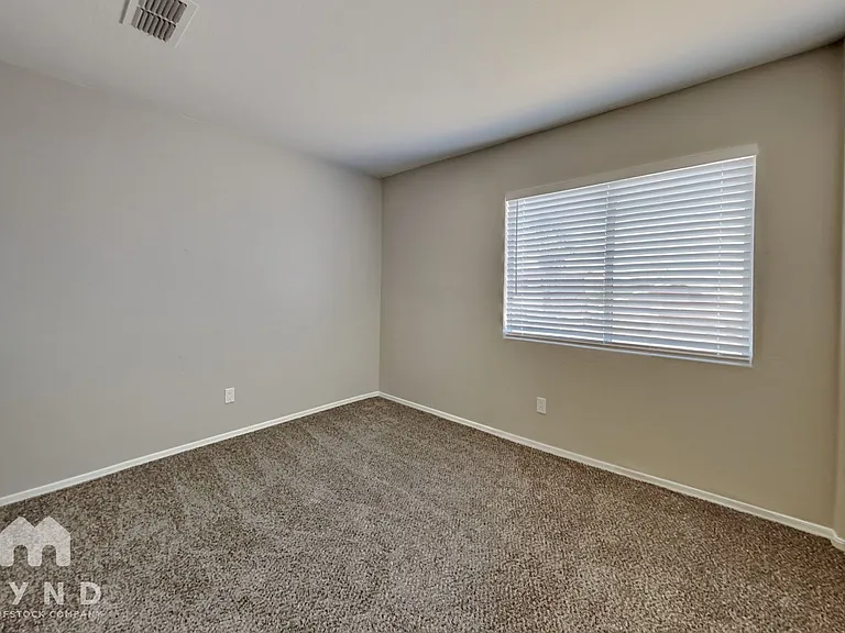 11802 W Laurel Ln — Photo 10