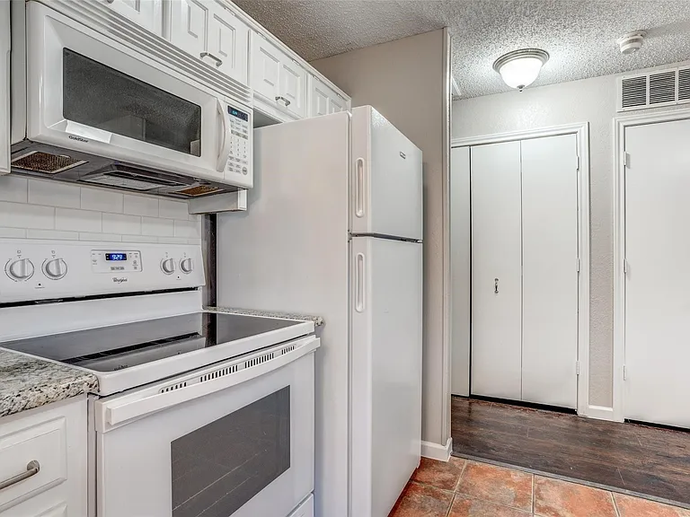 2124 Artherfield Dr — Photo 8
