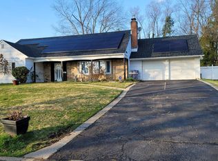 24 Clearwater Dr, Willingboro, NJ 08046