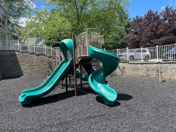 412 Chatfield Dr, Pequannock Twp., NJ 07444