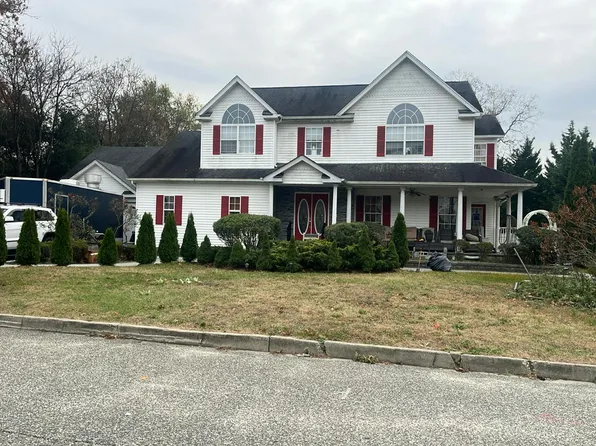 4 Domino Way, Centereach, NY 11720