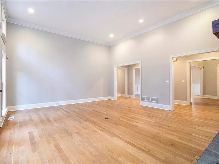 960 Landmark Dr — Photo 9