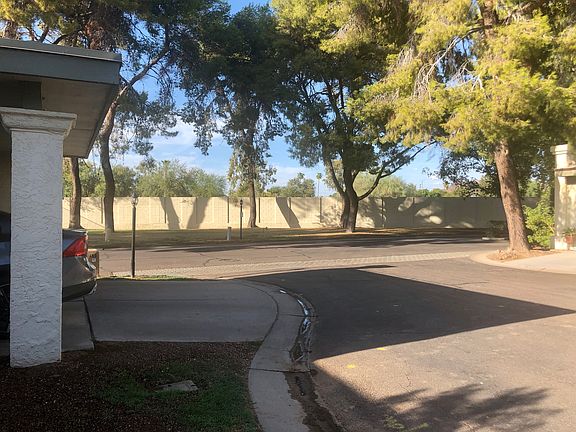 4th image of 215 E Echo Ln