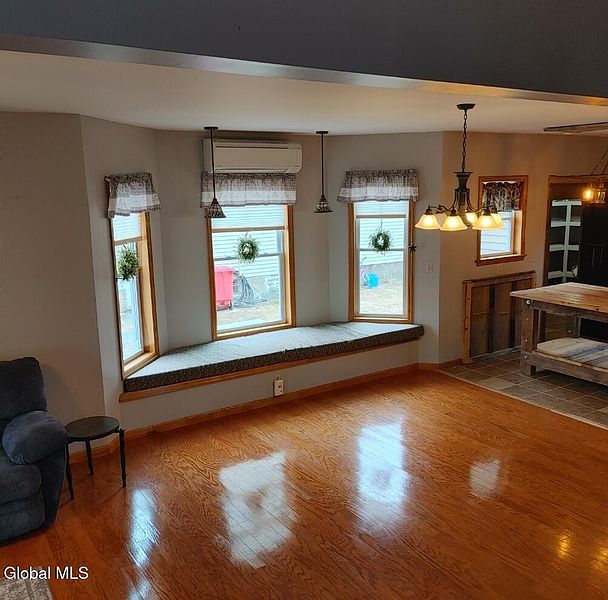 4th image of 8 Stanton Street