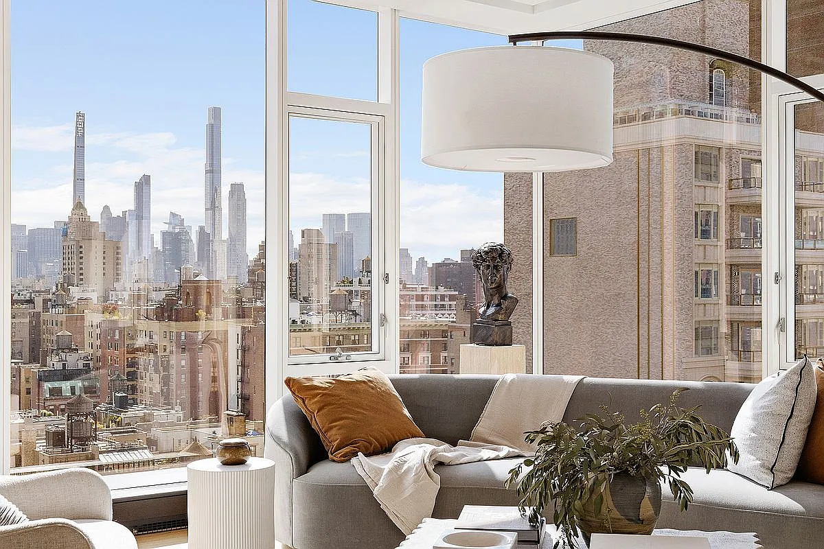 1289 Lexington Ave APT 17A photo 1