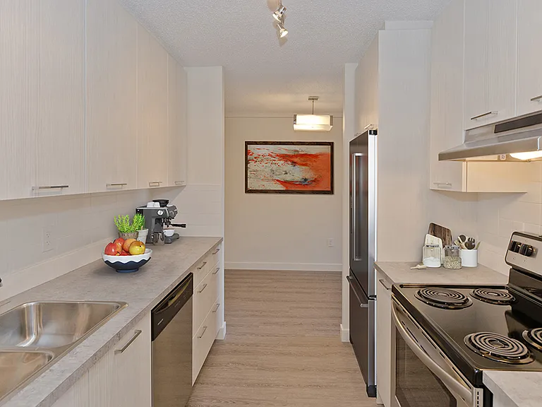 1312 12th Ave SW — Photo 2