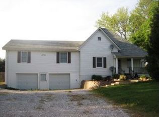 9325 E Davis Rd, Hallsville, MO 65255