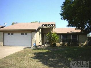 9916 Edmund Dr, Benbrook, TX 76126